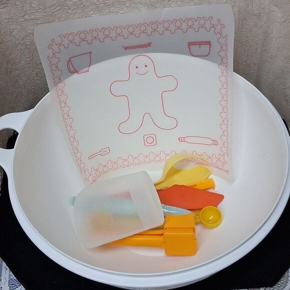 10 pc. -32 C. bowl, pastry sheet, & vtg 8 pc. Utensil Set in Yellow and Orange - Picture 1 of 11